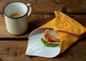 Mosható napsárga pöttyös szendvics csomagoló pul anyagból (újraszalvéta))