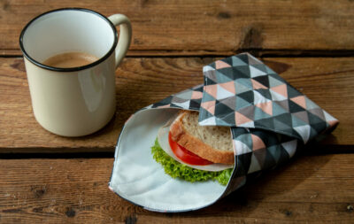 Mosható 'zero waste' sötétszürke háromszöges szendvics csomagoló (újraszalvéta) pul anyagból