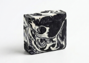 'Szénvihar' szenes kézműves szappan, eukaliptusz és kubeba illóolajjal